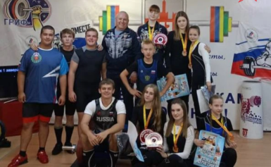 » Грифы» в руках — медали на груди!